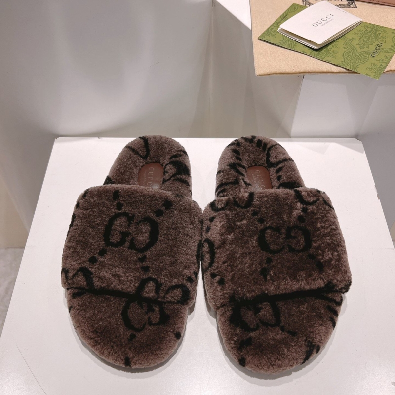 G*u*i slippers